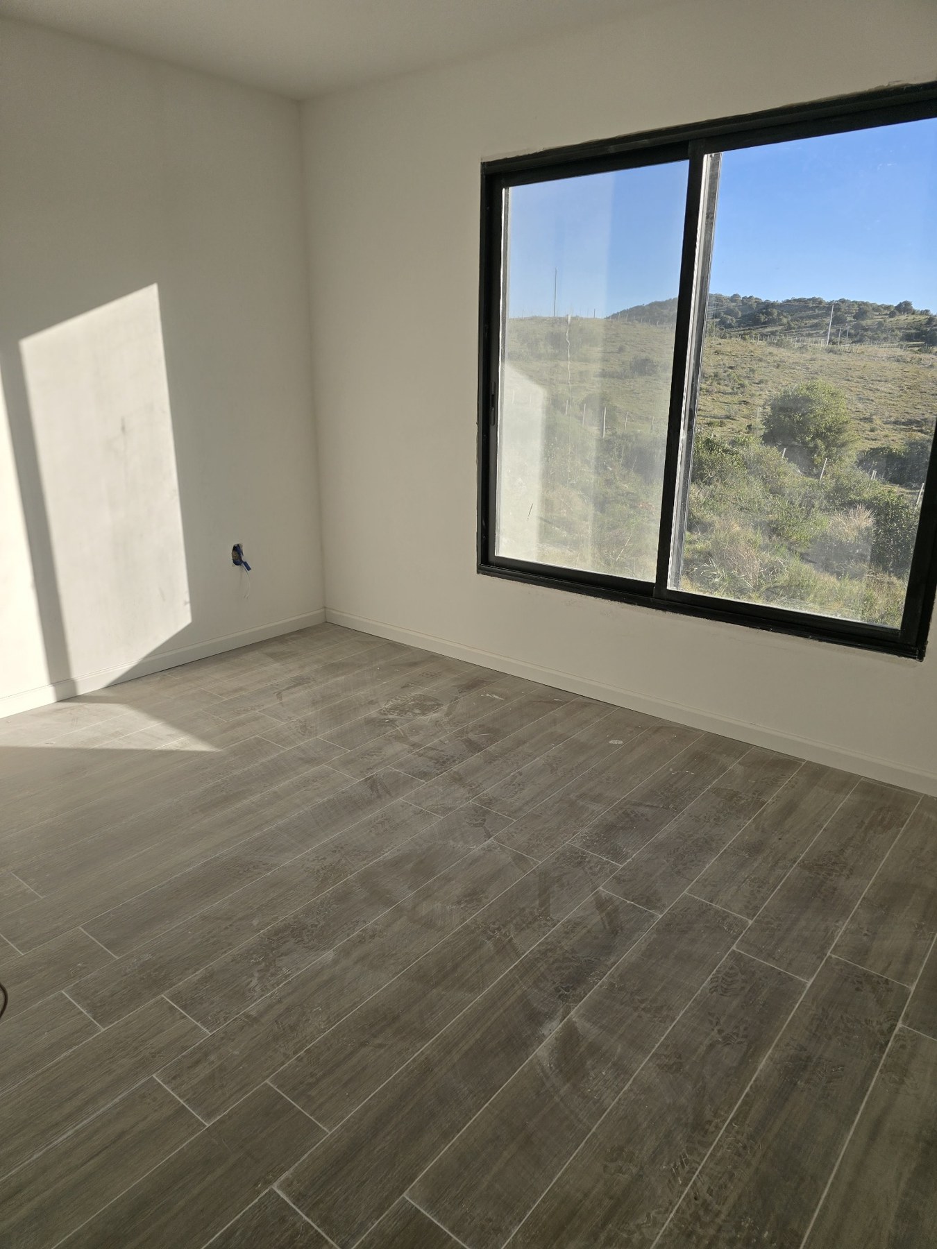 Ambiente interior y piso colocado