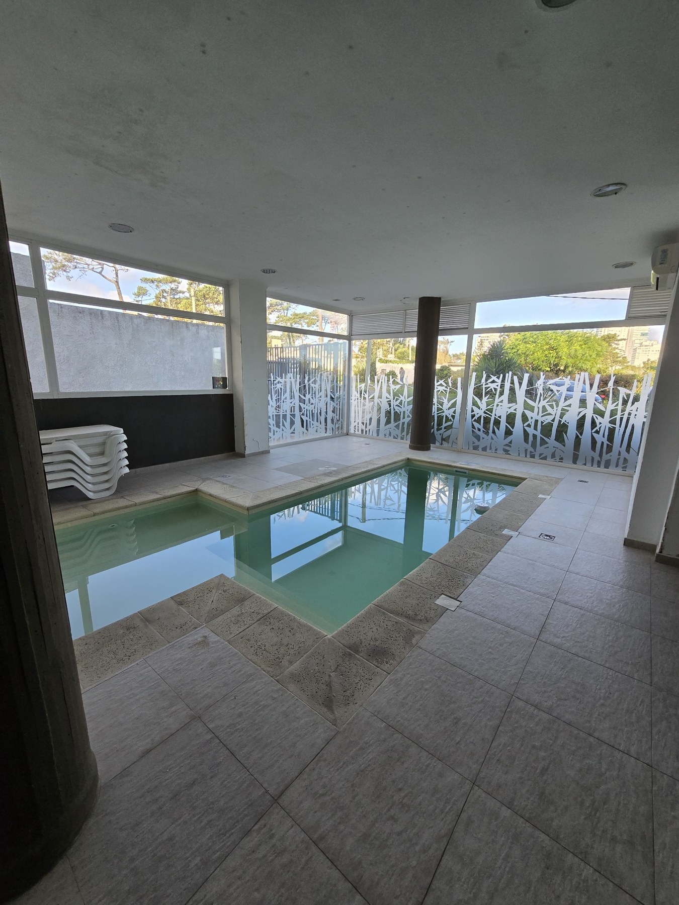 Vista inicial del sector de piscina